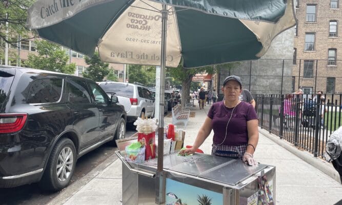 Luz Ugiles and her ice cream cart. Photo by Doris Cajamarca