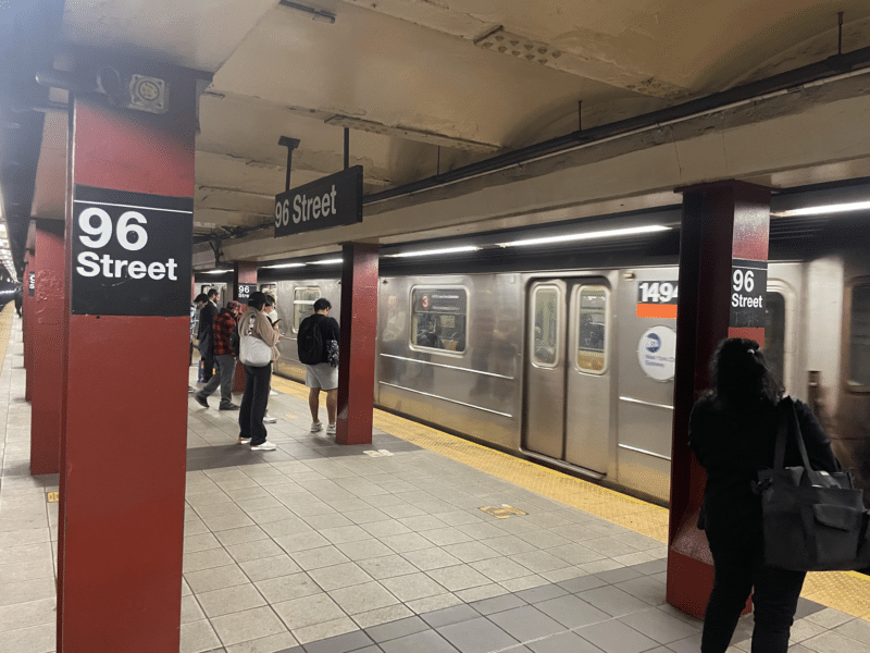 3 Train and Passengerss at 96 Street Station