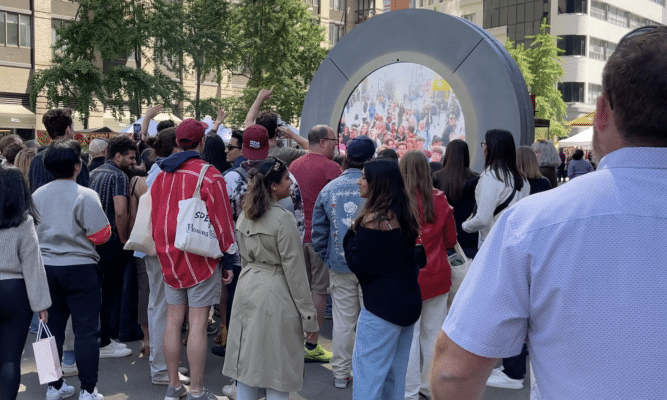 The portal and the people in the Flatiron District in Manhattan