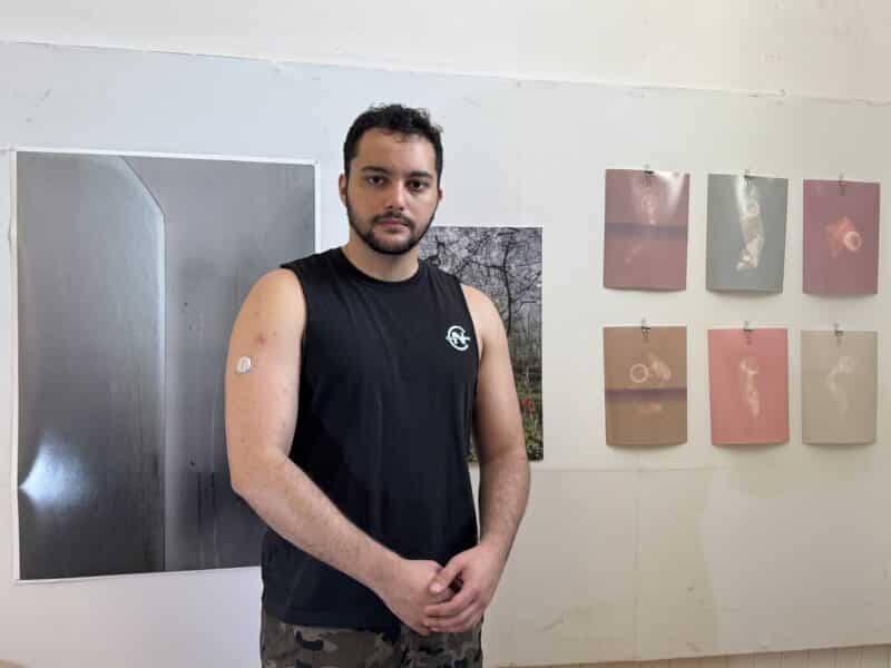 Luiz Bicalho in his studio