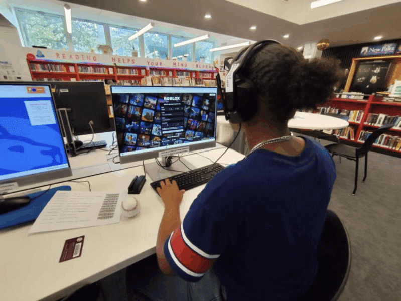 Absorbed in gaming. Photo by Abdulhakim Soumana