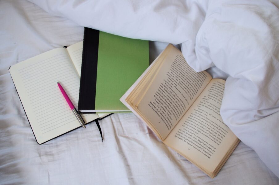 notebooks in bed,